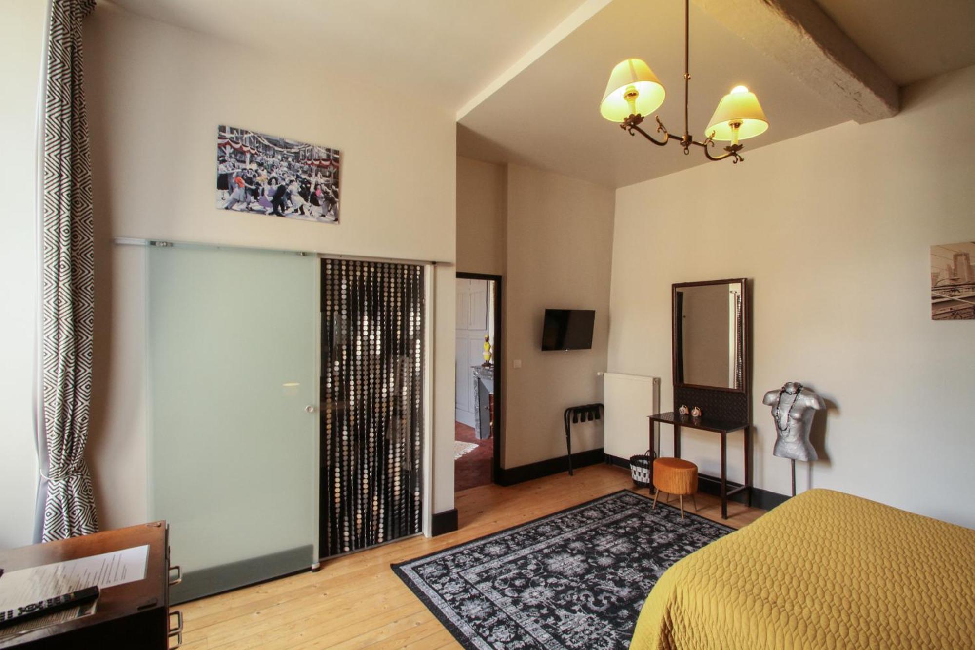 Le Prieure Hotel Noyers-sur-Serein Eksteriør billede