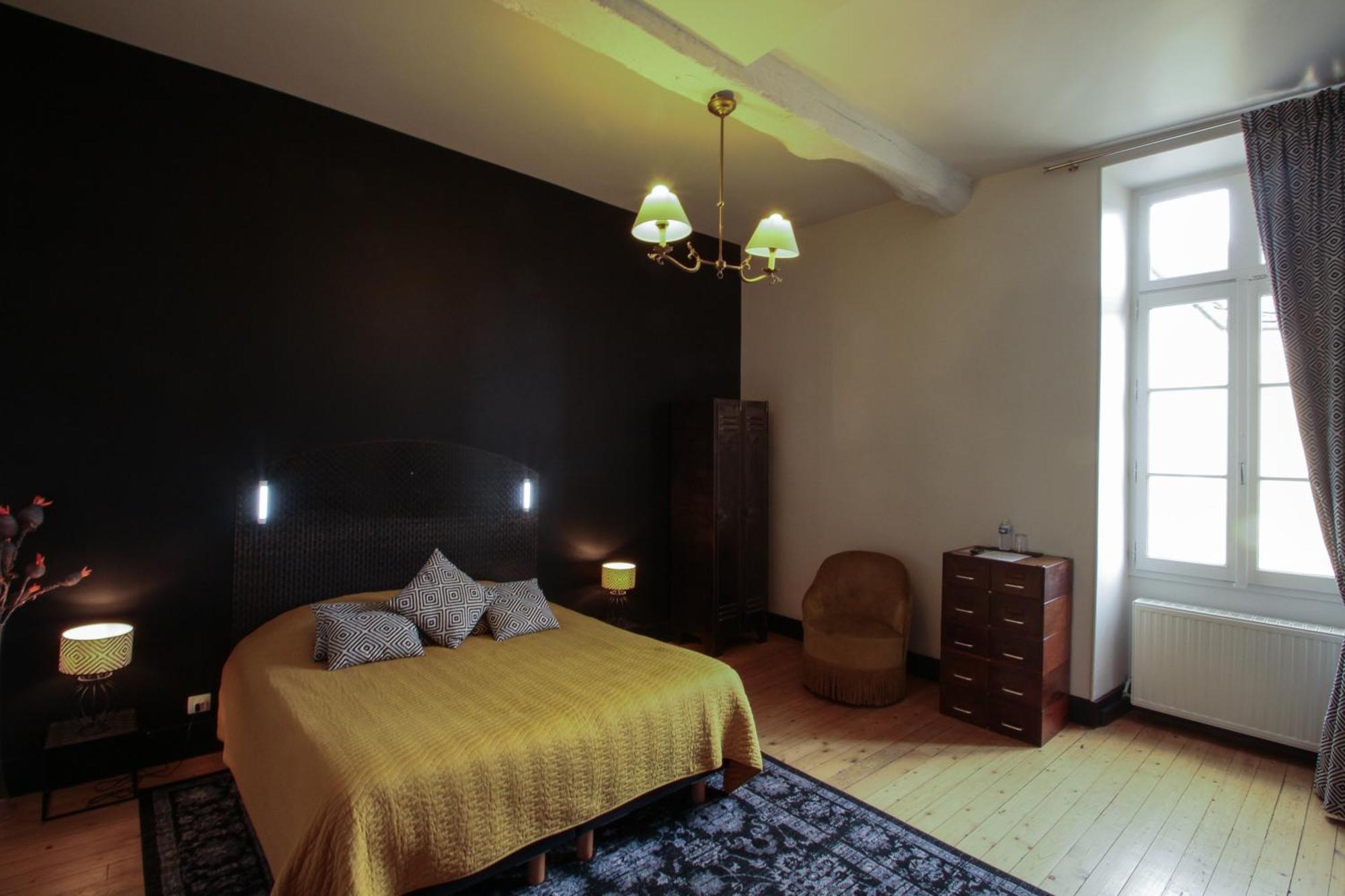 Le Prieure Hotel Noyers-sur-Serein Eksteriør billede