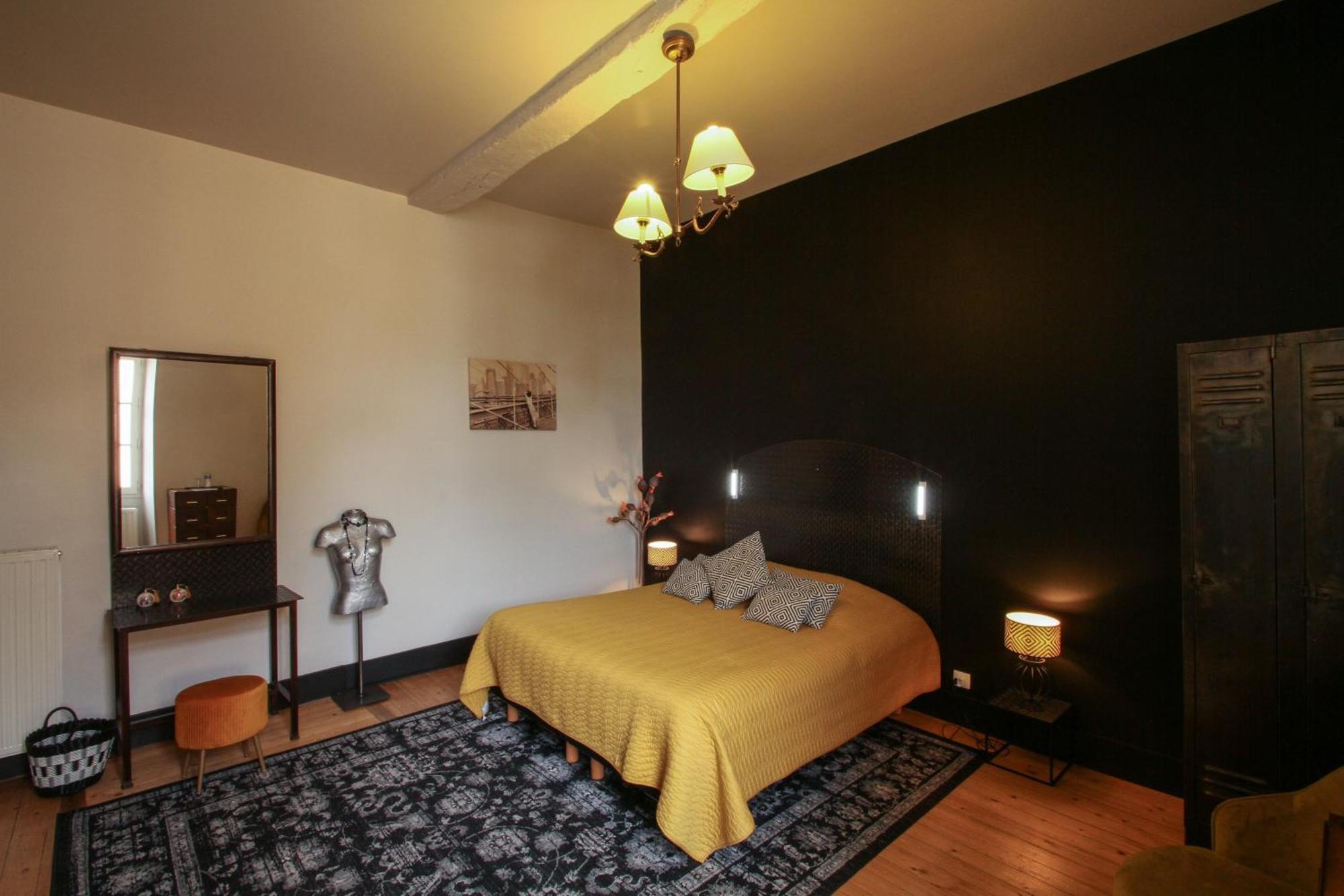 Le Prieure Hotel Noyers-sur-Serein Eksteriør billede