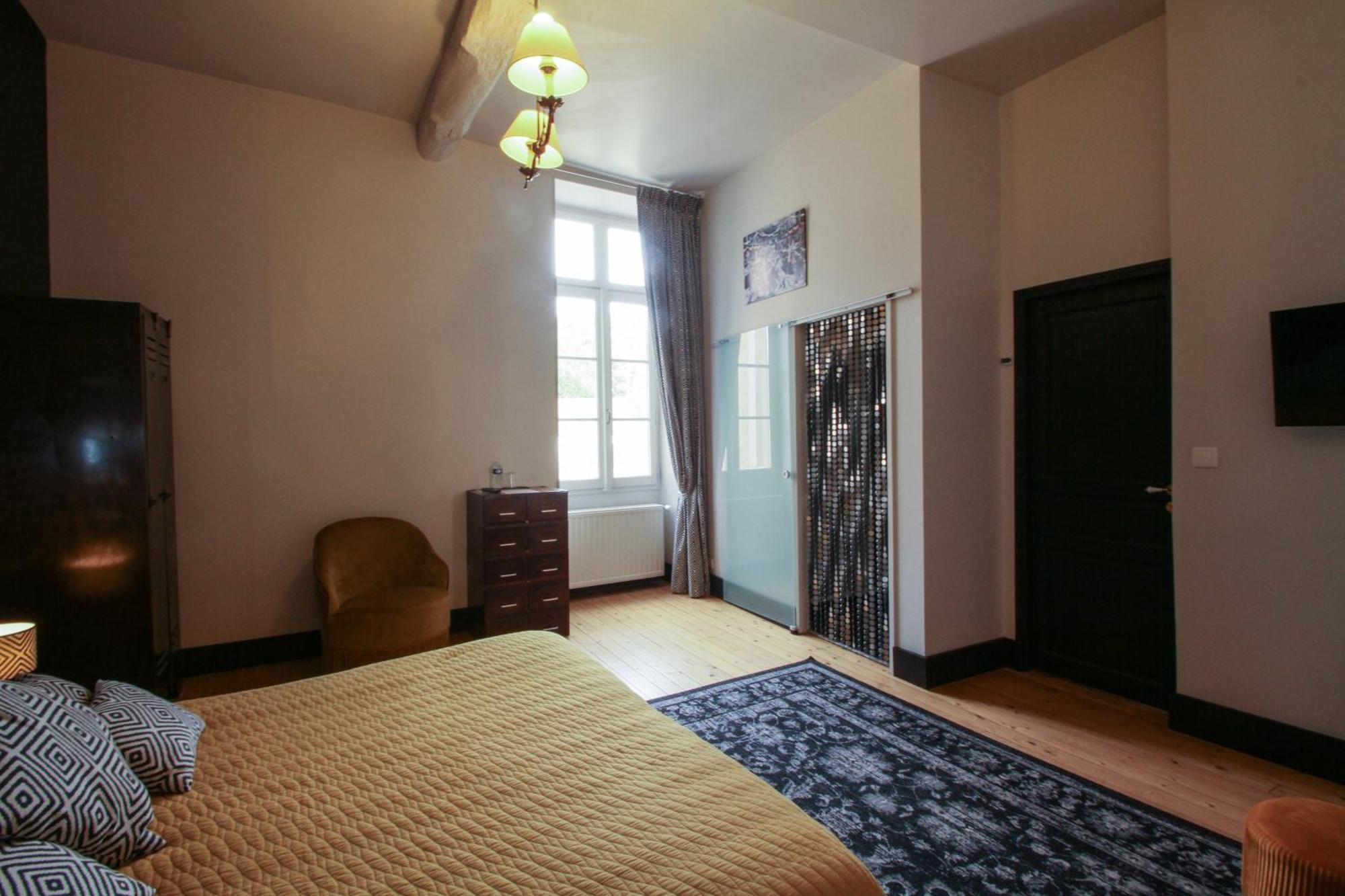 Le Prieure Hotel Noyers-sur-Serein Eksteriør billede