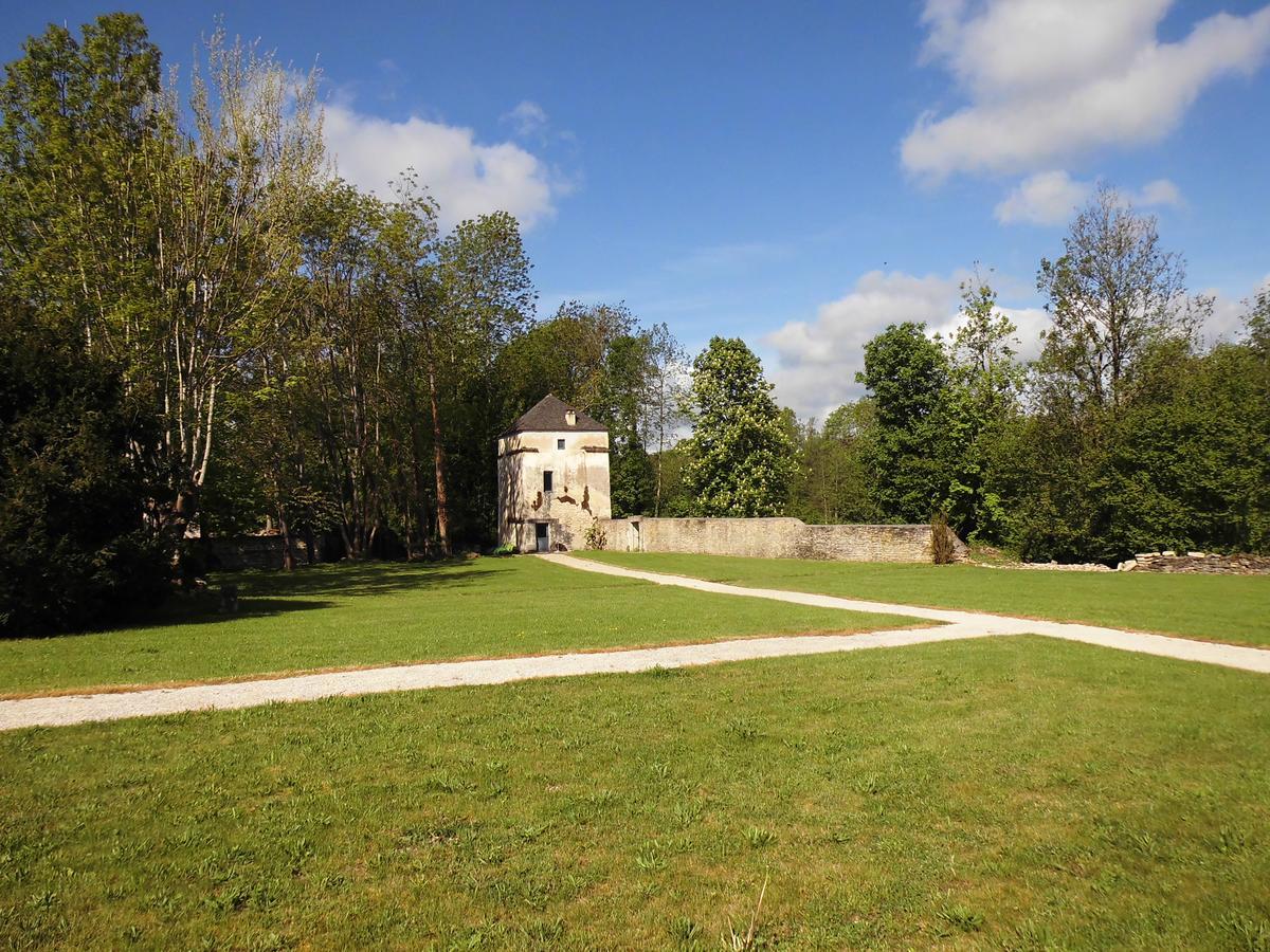 Le Prieure Hotel Noyers-sur-Serein Eksteriør billede