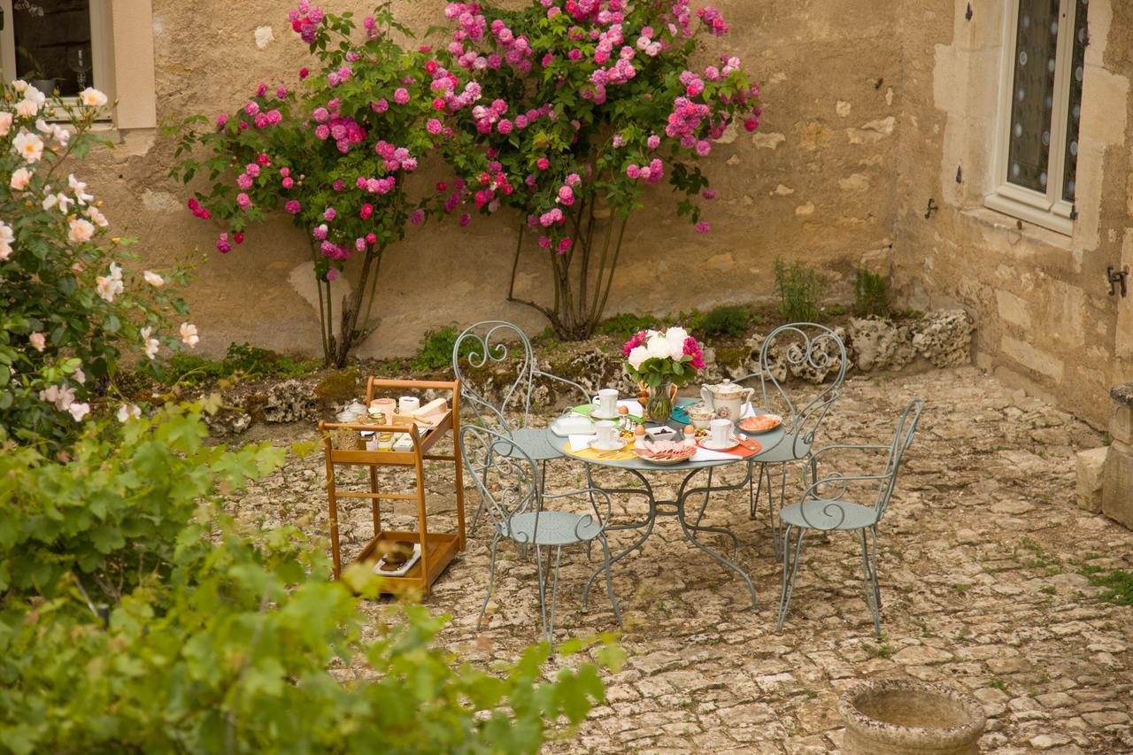 Le Prieure Hotel Noyers-sur-Serein Eksteriør billede