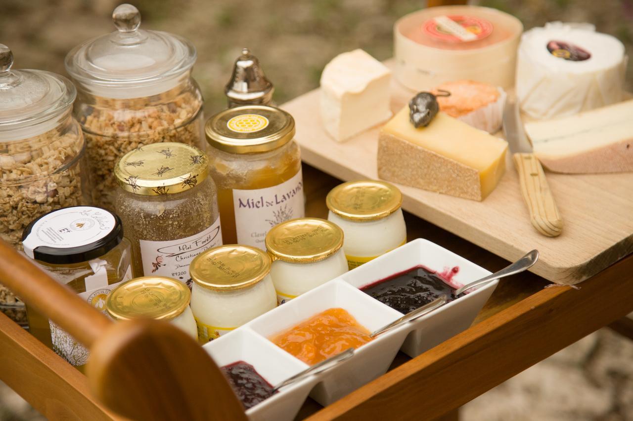 Le Prieure Hotel Noyers-sur-Serein Eksteriør billede