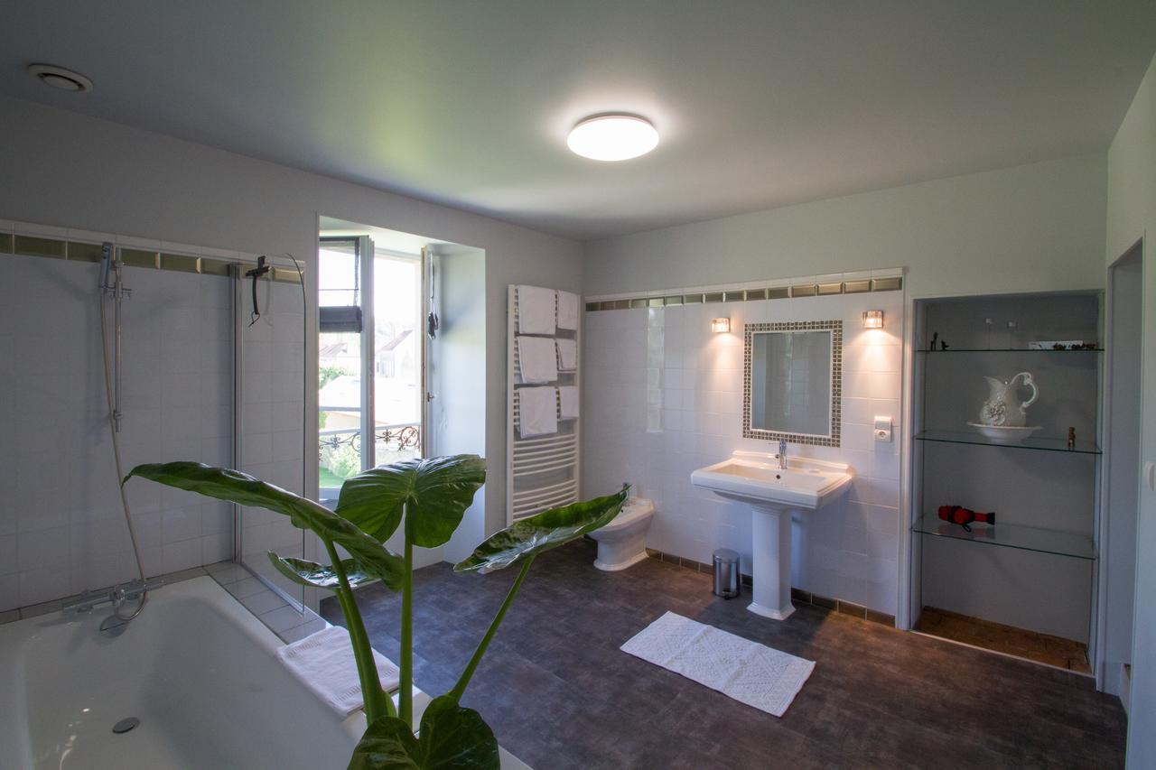 Le Prieure Hotel Noyers-sur-Serein Eksteriør billede