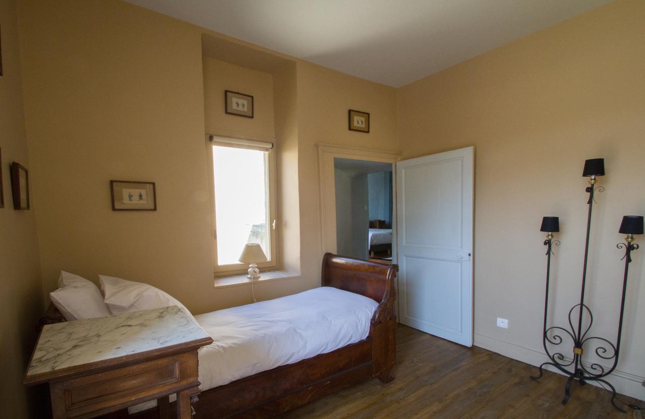 Le Prieure Hotel Noyers-sur-Serein Eksteriør billede