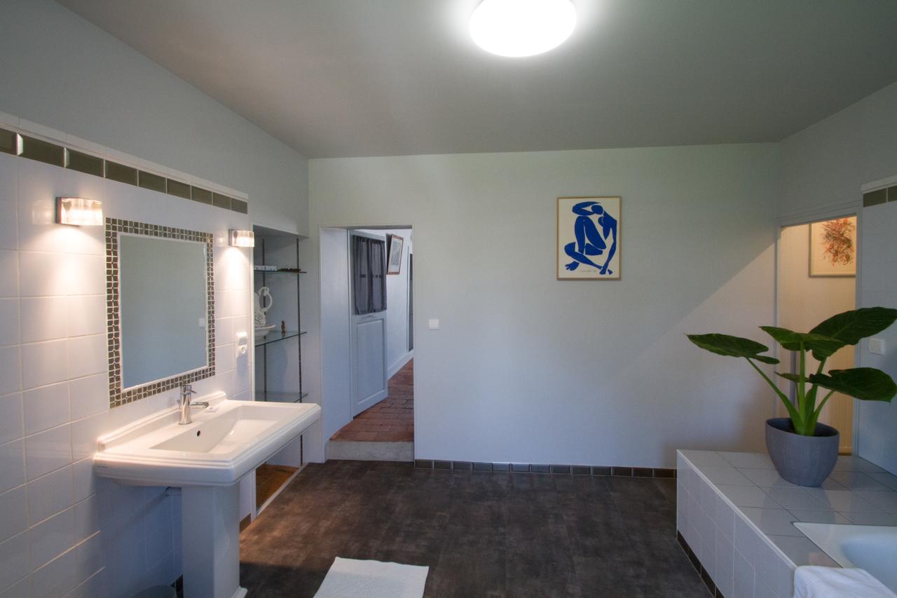 Le Prieure Hotel Noyers-sur-Serein Eksteriør billede