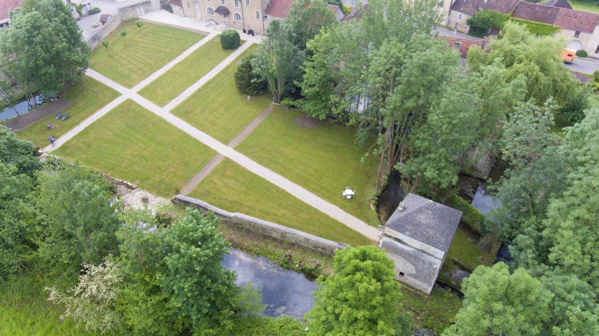 Le Prieure Hotel Noyers-sur-Serein Eksteriør billede